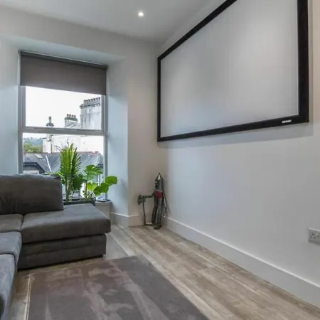 Дом отдыха Luxury Stay, Steps To Cafes, Pubs & Trails Dogs Ok *