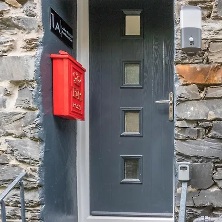 Vakantiehuis Luxury Stay, Steps To Cafes, Pubs & Trails Dogs Ok