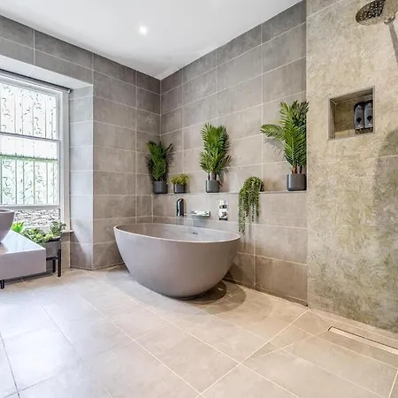 Luxury Stay, Steps To Cafes, Pubs & Trails Dogs Ok *